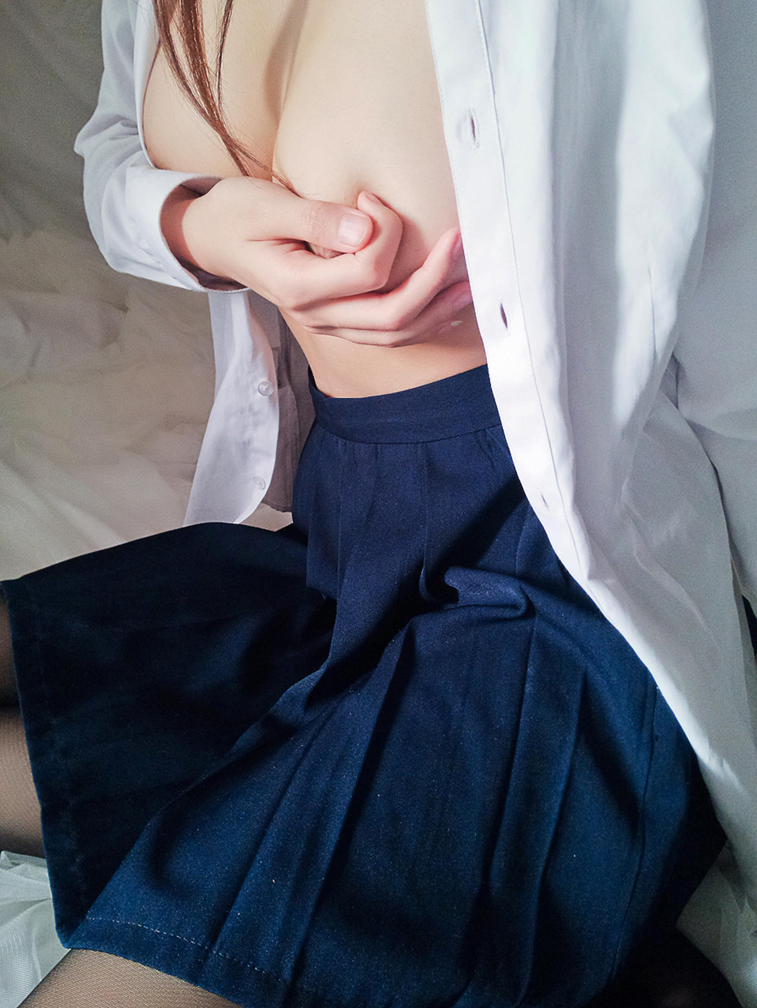 铃木美咲NO.033 软软趴在床单上 - 170203 今天是大年初五 24P+2V_第1集