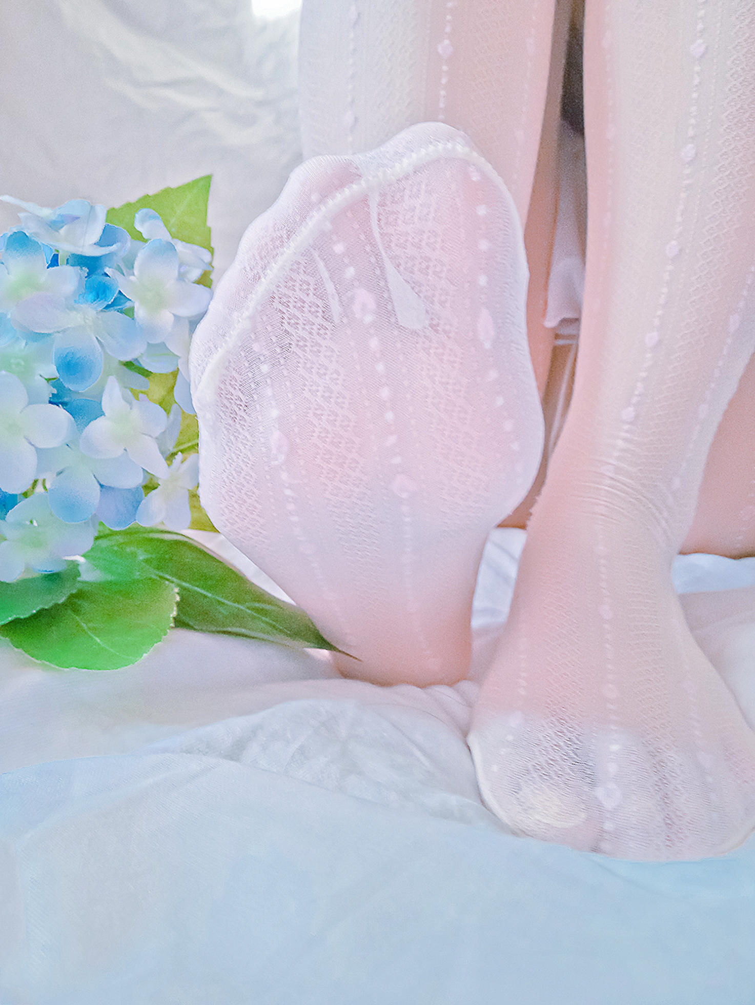 铃木美咲NO.035 软软趴在床单上 - 170206 白丝美足 28P+1V_第1集