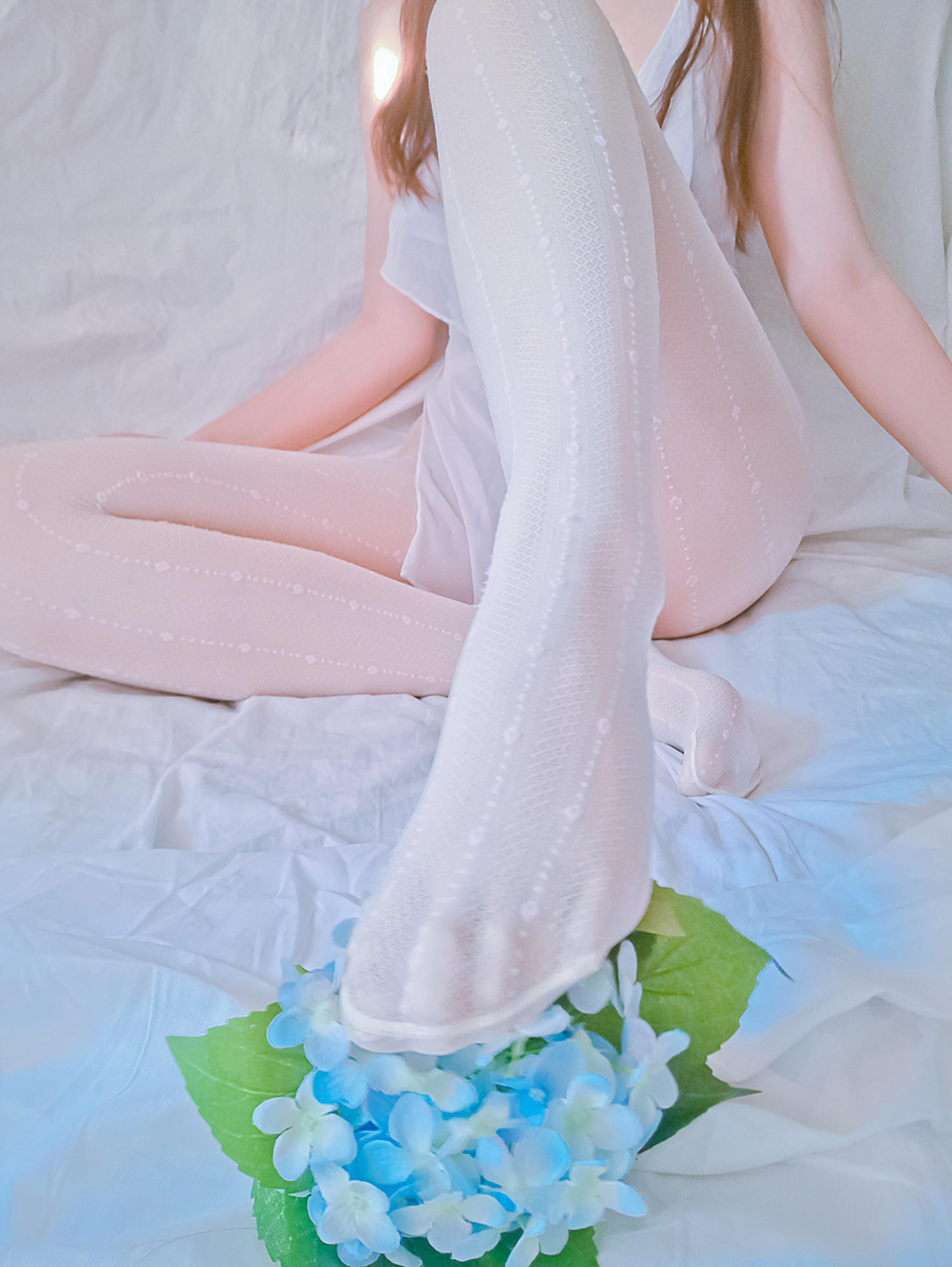 铃木美咲NO.035 软软趴在床单上 - 170206 白丝美足 28P+1V_第2集