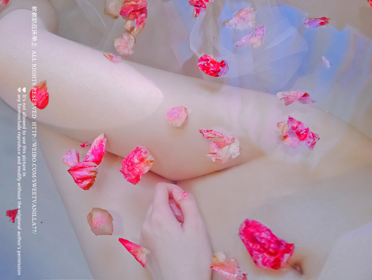 铃木美咲NO.038 软软趴在床单上 - 170217 花瓣浴 36P+2V_第2集