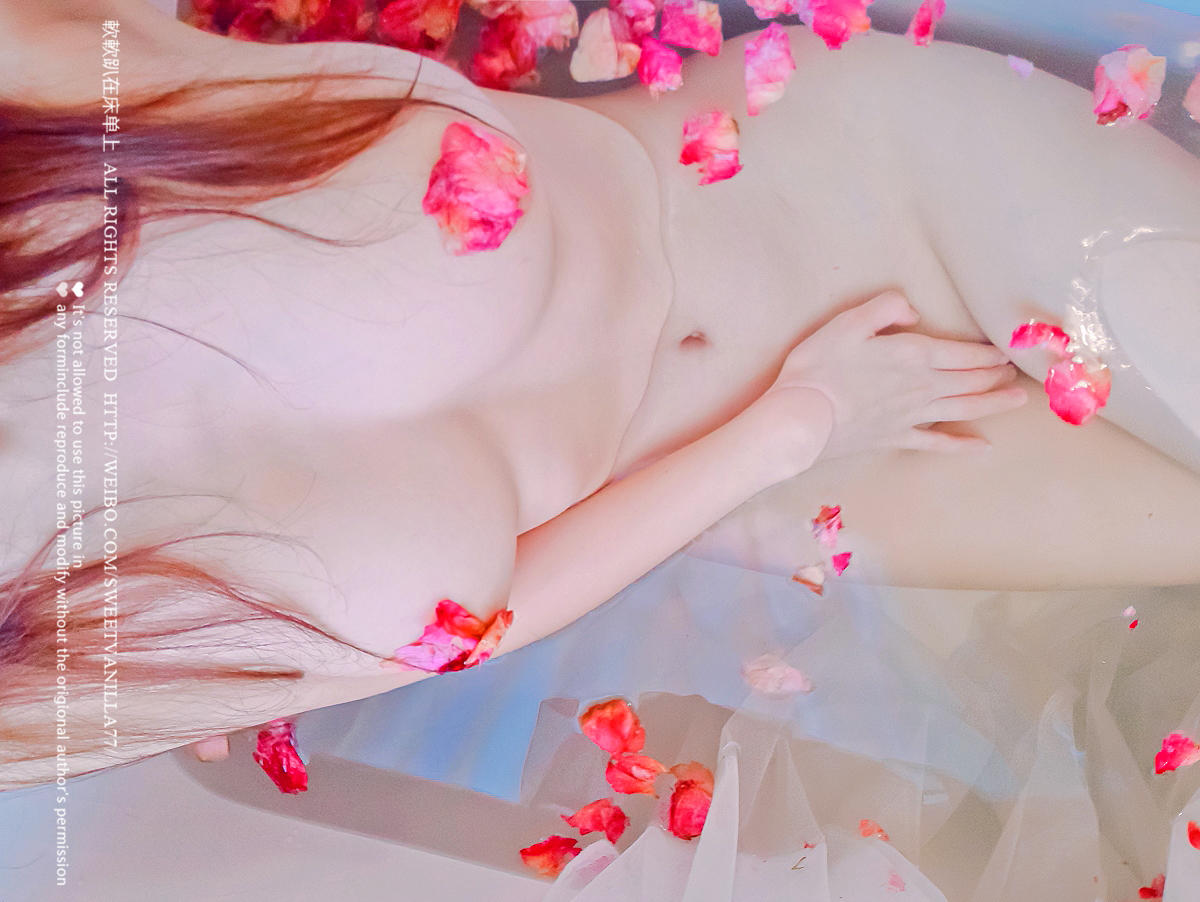 铃木美咲NO.038 软软趴在床单上 - 170217 花瓣浴 36P+2V_第1集