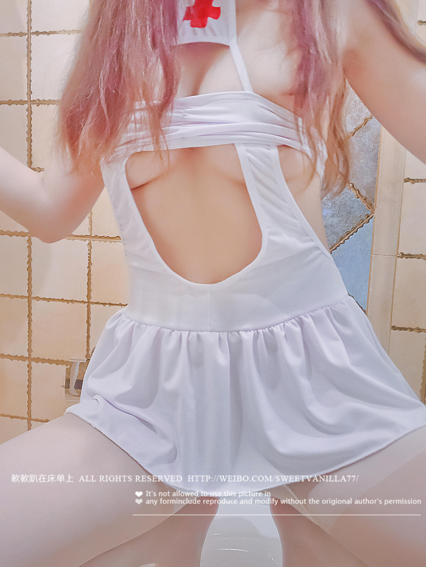 铃木美咲NO.045 软软趴在床单上 - 170323 小护士 10P+3V_第1集