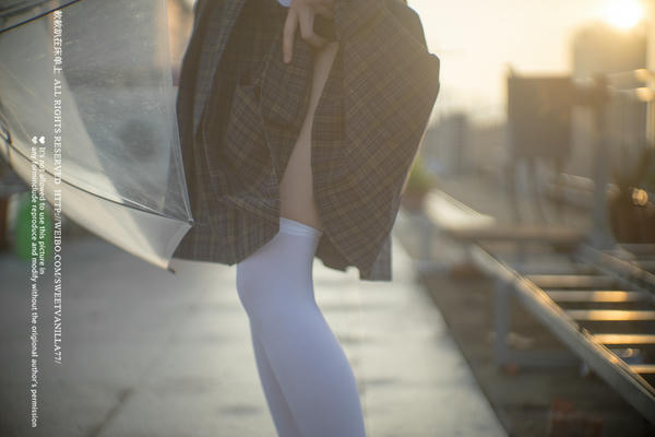 铃木美咲NO.050 软软趴在床单上 - 170513 天台jk制服 13P+3V_第1集