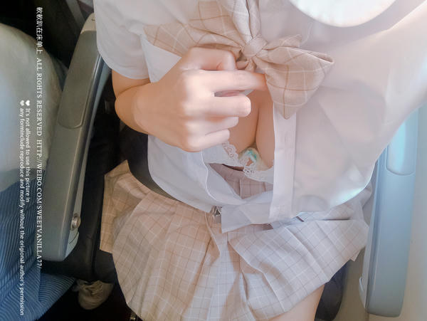 铃木美咲NO.054 软软趴在床单上 - 170714 高铁露出 13P+10V_第1集