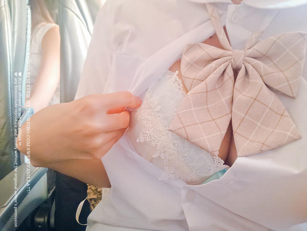 铃木美咲NO.054 软软趴在床单上 - 170714 高铁露出 13P+10V_第1集