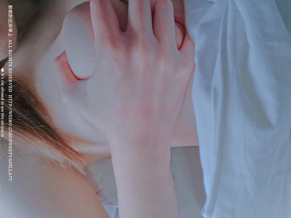 铃木美咲NO.058 软软趴在床单上 - 170903 火车实拍全记录 37P+3V_第1集