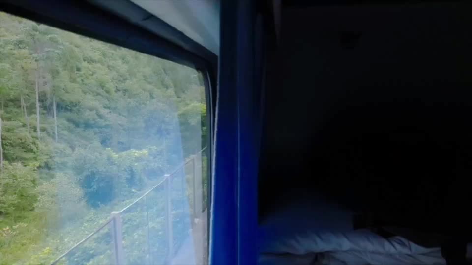 铃木美咲NO.058 软软趴在床单上 - 170903 火车实拍全记录 37P+3V_第1集