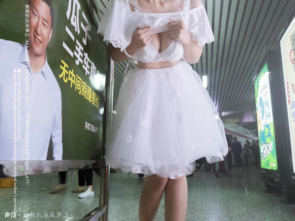 铃木美咲NO.062 软软趴在床单上 - 171126 被百人看到的露出 22P+4V_第1集