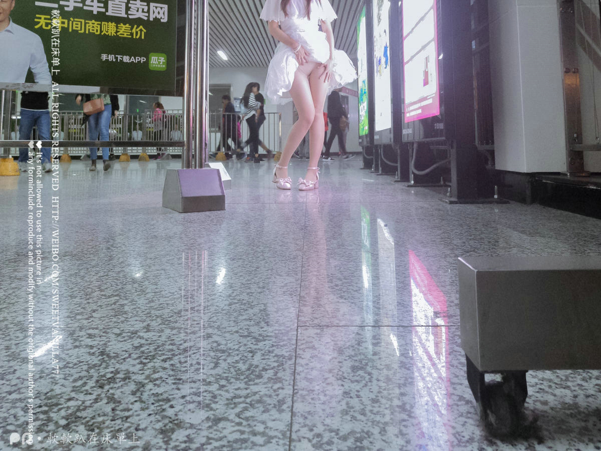 铃木美咲NO.062 软软趴在床单上 - 171126 被百人看到的露出 22P+4V_第1集