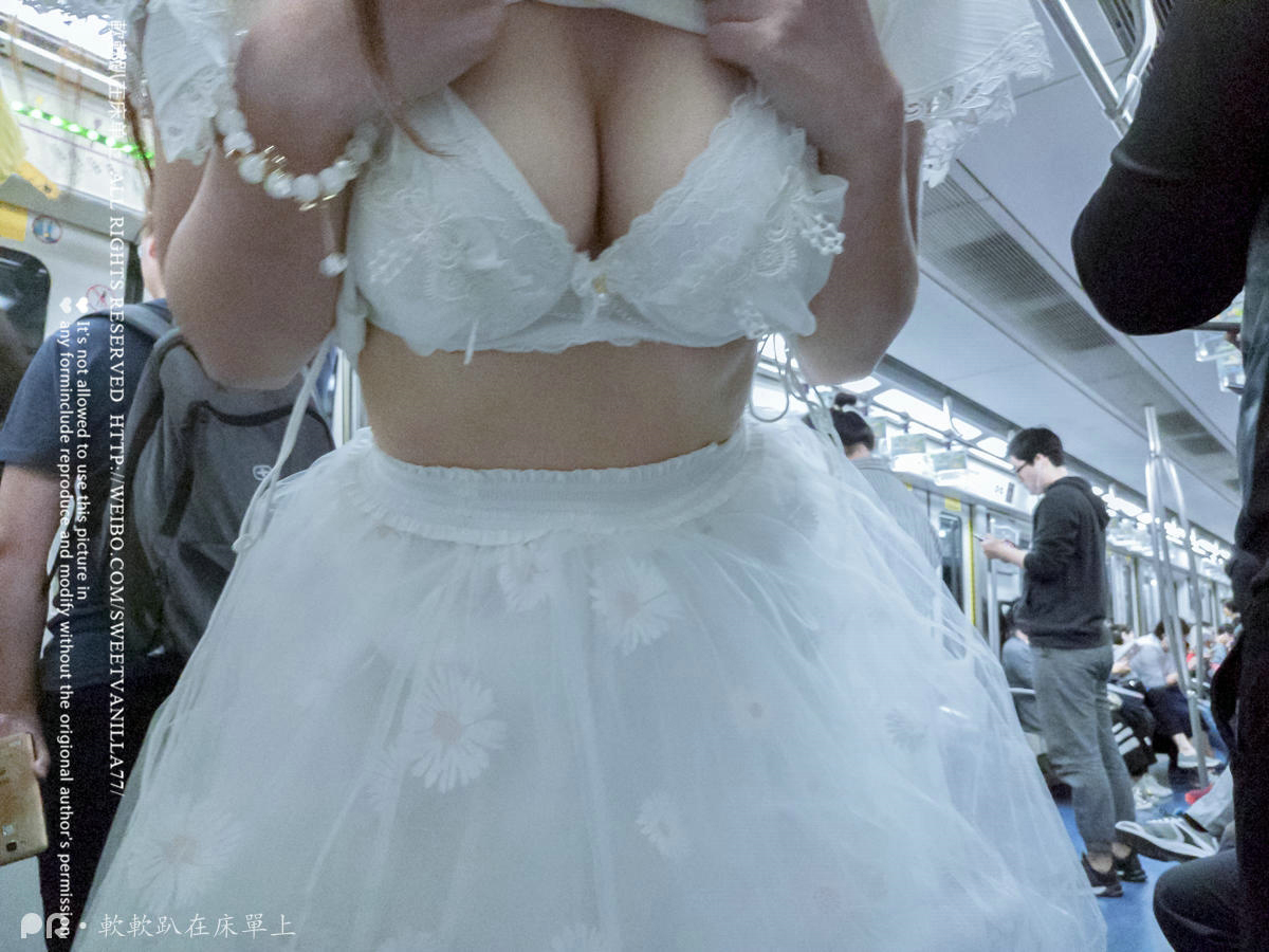 铃木美咲NO.062 软软趴在床单上 - 171126 被百人看到的露出 22P+4V_第1集