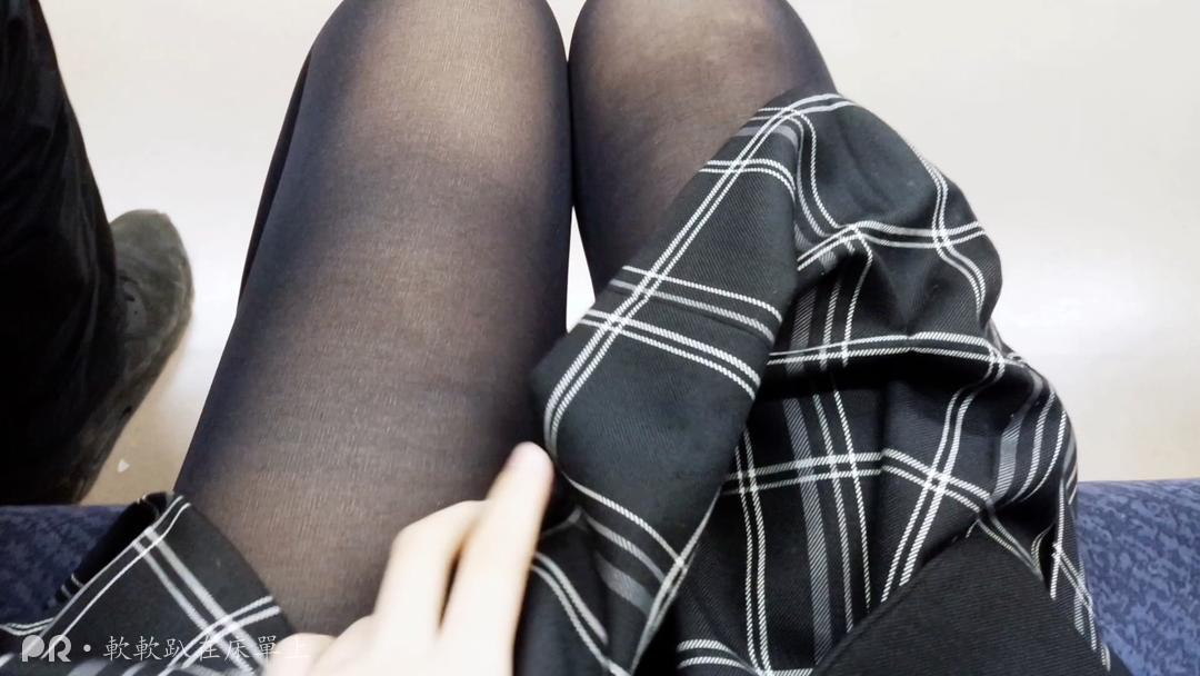 铃木美咲NO.064 软软趴在床单上 - 171231 地铁露出 20P+6V_第1集