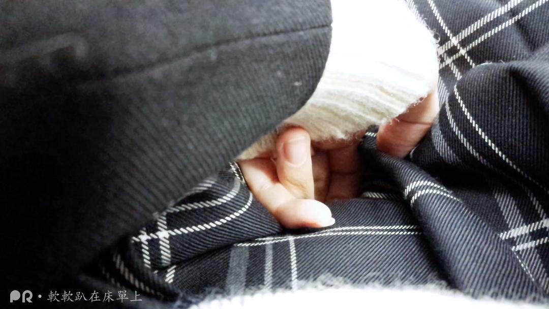 铃木美咲NO.064 软软趴在床单上 - 171231 地铁露出 20P+6V_第1集