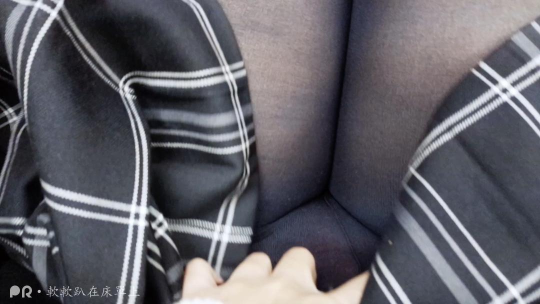 铃木美咲NO.064 软软趴在床单上 - 171231 地铁露出 20P+6V_第1集