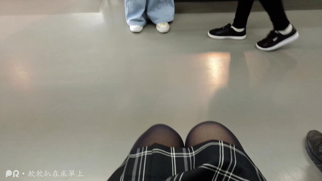 铃木美咲NO.064 软软趴在床单上 - 171231 地铁露出 20P+6V_第1集