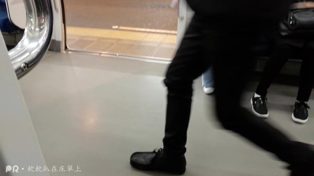 铃木美咲NO.064 软软趴在床单上 - 171231 地铁露出 20P+6V_第1集