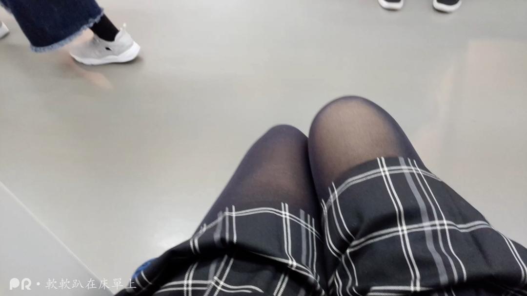 铃木美咲NO.064 软软趴在床单上 - 171231 地铁露出 20P+6V_第1集