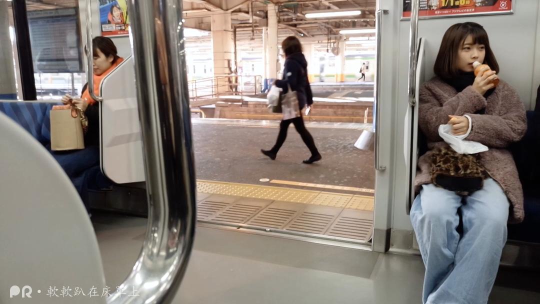 铃木美咲NO.064 软软趴在床单上 - 171231 地铁露出 20P+6V_第1集