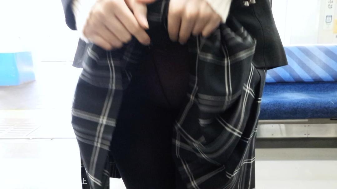 铃木美咲NO.064 软软趴在床单上 - 171231 地铁露出 20P+6V_第1集