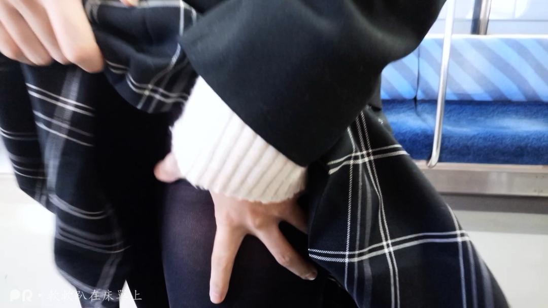 铃木美咲NO.064 软软趴在床单上 - 171231 地铁露出 20P+6V_第1集