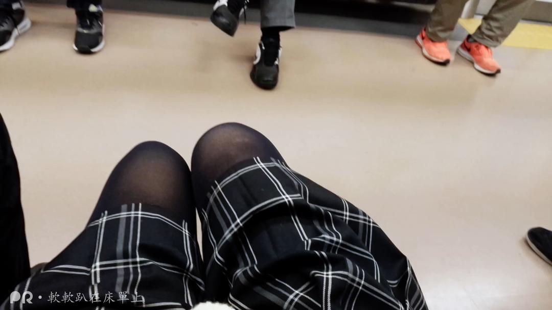 铃木美咲NO.064 软软趴在床单上 - 171231 地铁露出 20P+6V_第1集