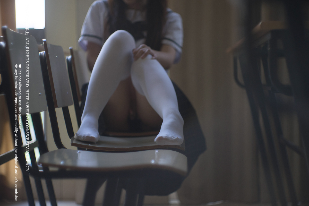 铃木美咲NO.065 软软趴在床单上 - 175020 大教室 9P+5V_第1集