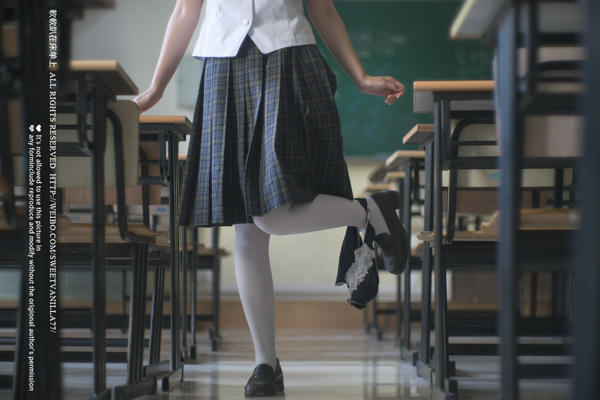 铃木美咲NO.065 软软趴在床单上 - 175020 大教室 9P+5V_第1集