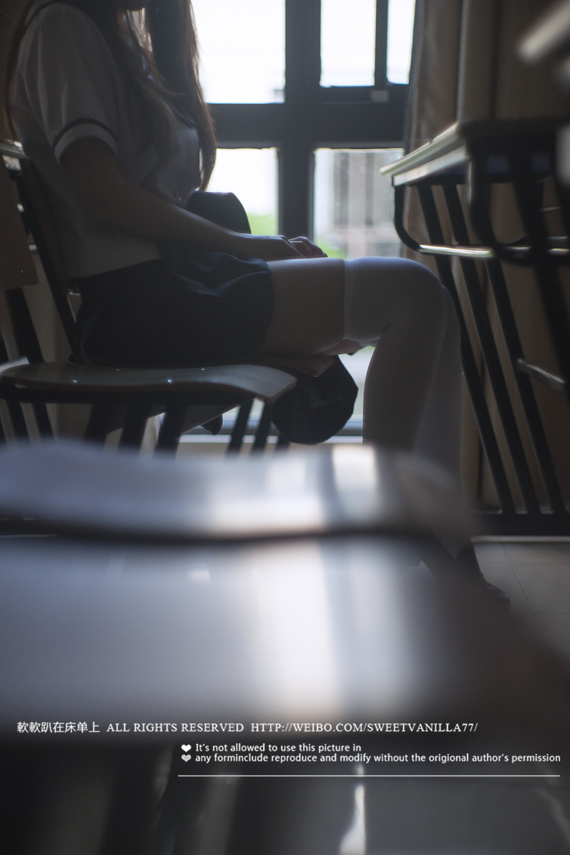 铃木美咲NO.065 软软趴在床单上 - 175020 大教室 9P+5V_第1集