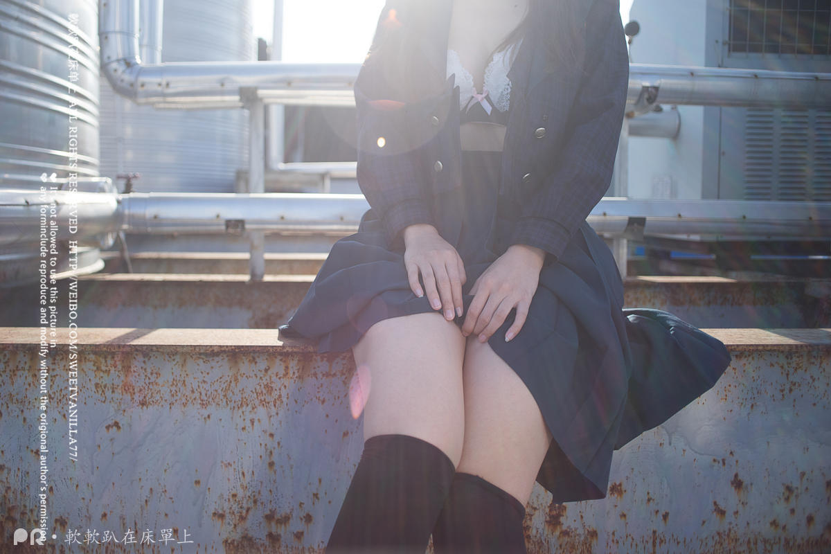 铃木美咲NO.066 软软趴在床单上 - 180117 天台露出记录完整 21P+3V_第1集