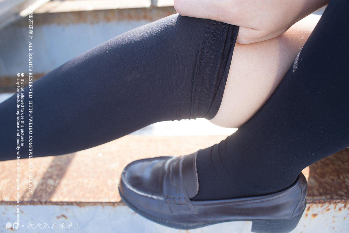 铃木美咲NO.066 软软趴在床单上 - 180117 天台露出记录完整 21P+3V_第1集