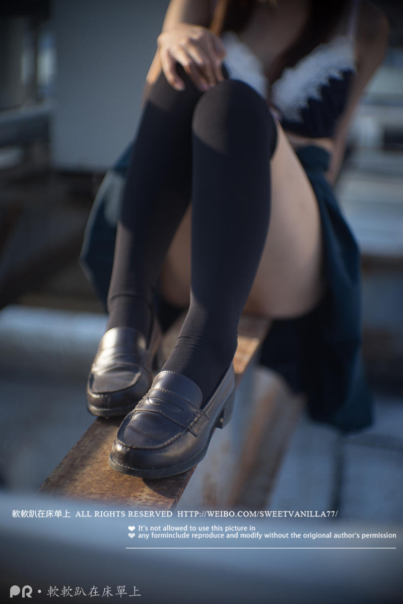 铃木美咲NO.066 软软趴在床单上 - 180117 天台露出记录完整 21P+3V_第1集