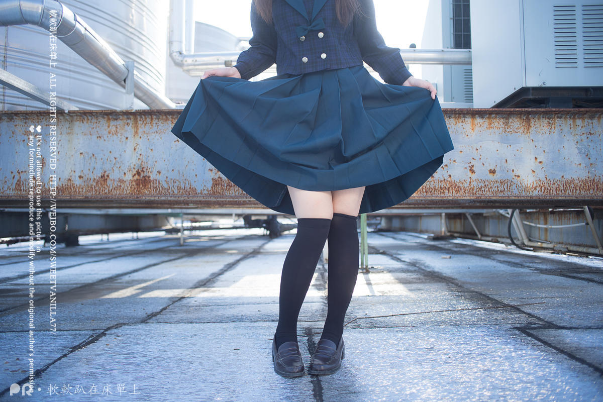 铃木美咲NO.066 软软趴在床单上 - 180117 天台露出记录完整 21P+3V_第1集