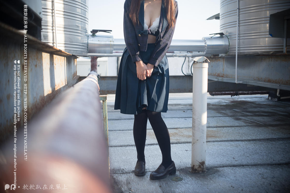 铃木美咲NO.066 软软趴在床单上 - 180117 天台露出记录完整 21P+3V_第1集