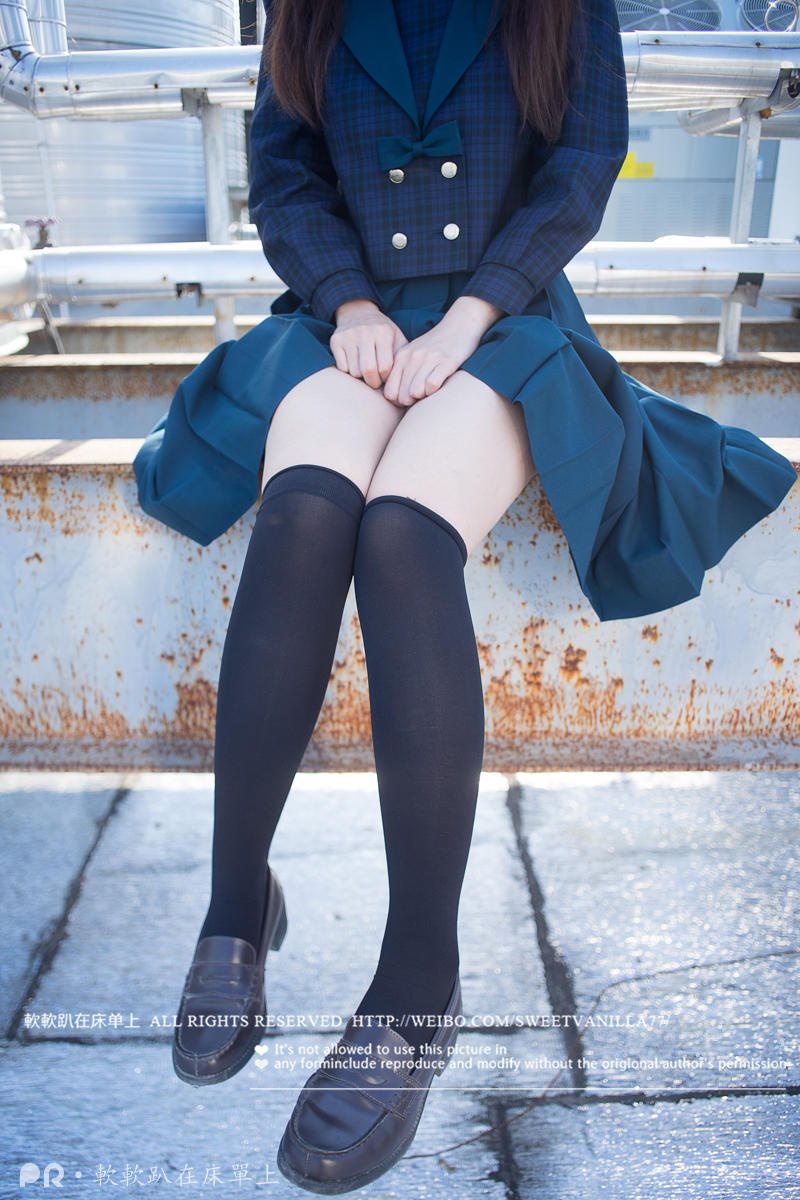 铃木美咲NO.066 软软趴在床单上 - 180117 天台露出记录完整 21P+3V_第1集