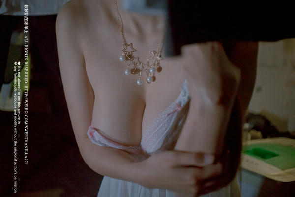 铃木美咲NO.071 软软趴在床单上 - 夜景天台白丝连裤袜 9P+2V_第1集