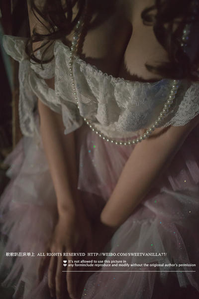 铃木美咲NO.073 软软趴在床单上 - 夜景楼道白丝连裤袜 9P+2V_第1集