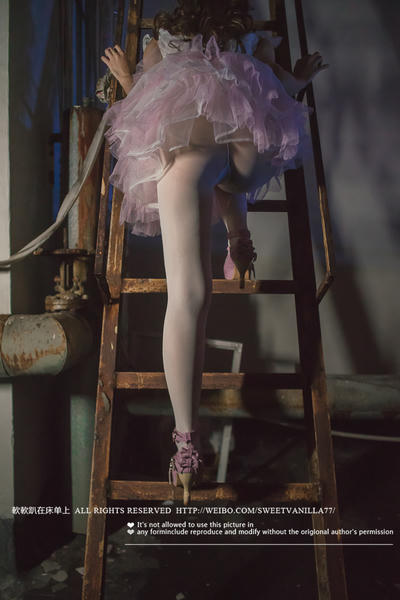 铃木美咲NO.073 软软趴在床单上 - 夜景楼道白丝连裤袜 9P+2V_第1集