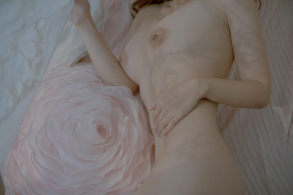 铃木美咲NO.076 软软趴在床单上 - 大小姐的爱欲幻想 23p+2v_第1集