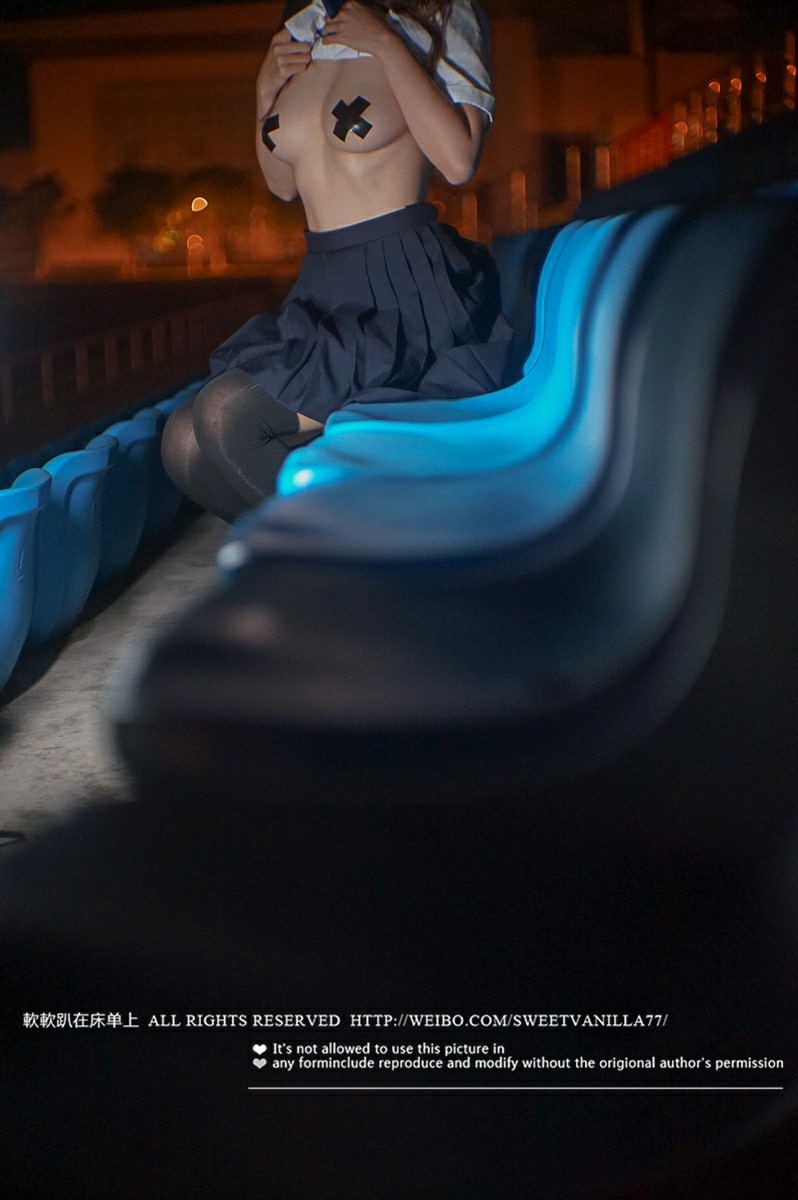 铃木美咲NO.079 软软趴在床单上 - 学校操场 公然半裸露出 - 羞耻！在操场的观看区 33P+3V_第1集