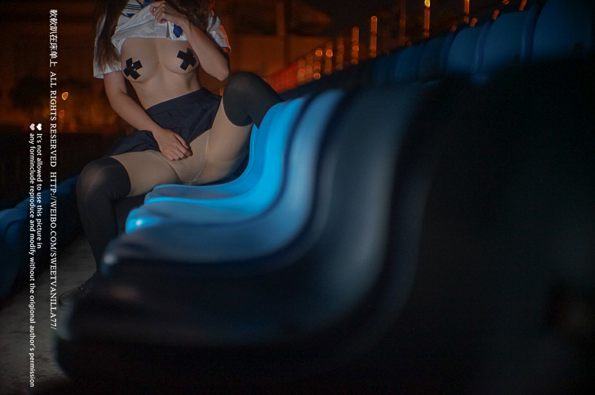 铃木美咲NO.079 软软趴在床单上 - 学校操场 公然半裸露出 - 羞耻！在操场的观看区 33P+3V_第1集