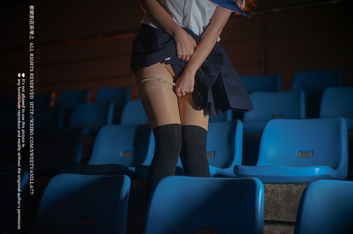 铃木美咲NO.079 软软趴在床单上 - 学校操场 公然半裸露出 - 羞耻！在操场的观看区 33P+3V_第1集