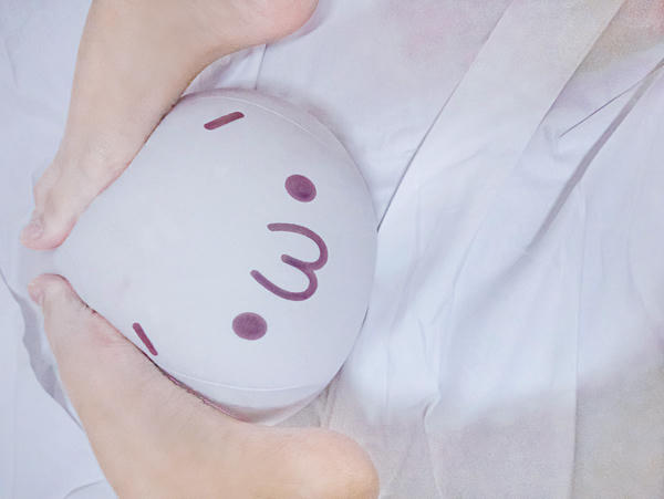 铃木美咲NO.097 软软趴在床单上 - 足控 10P_第1集