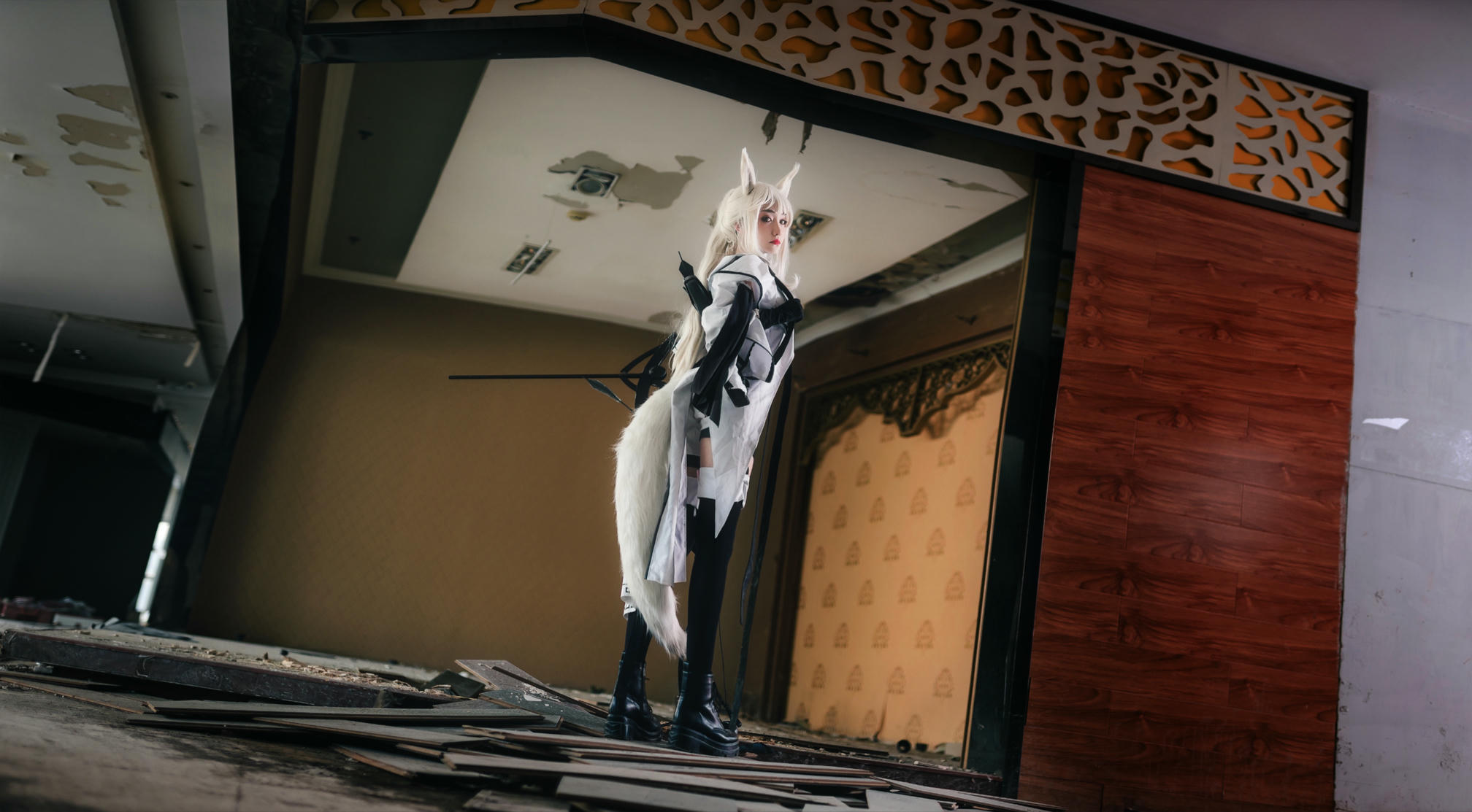 南桃Momoko NO.014 白金常服 [17P-34MB]_第1集