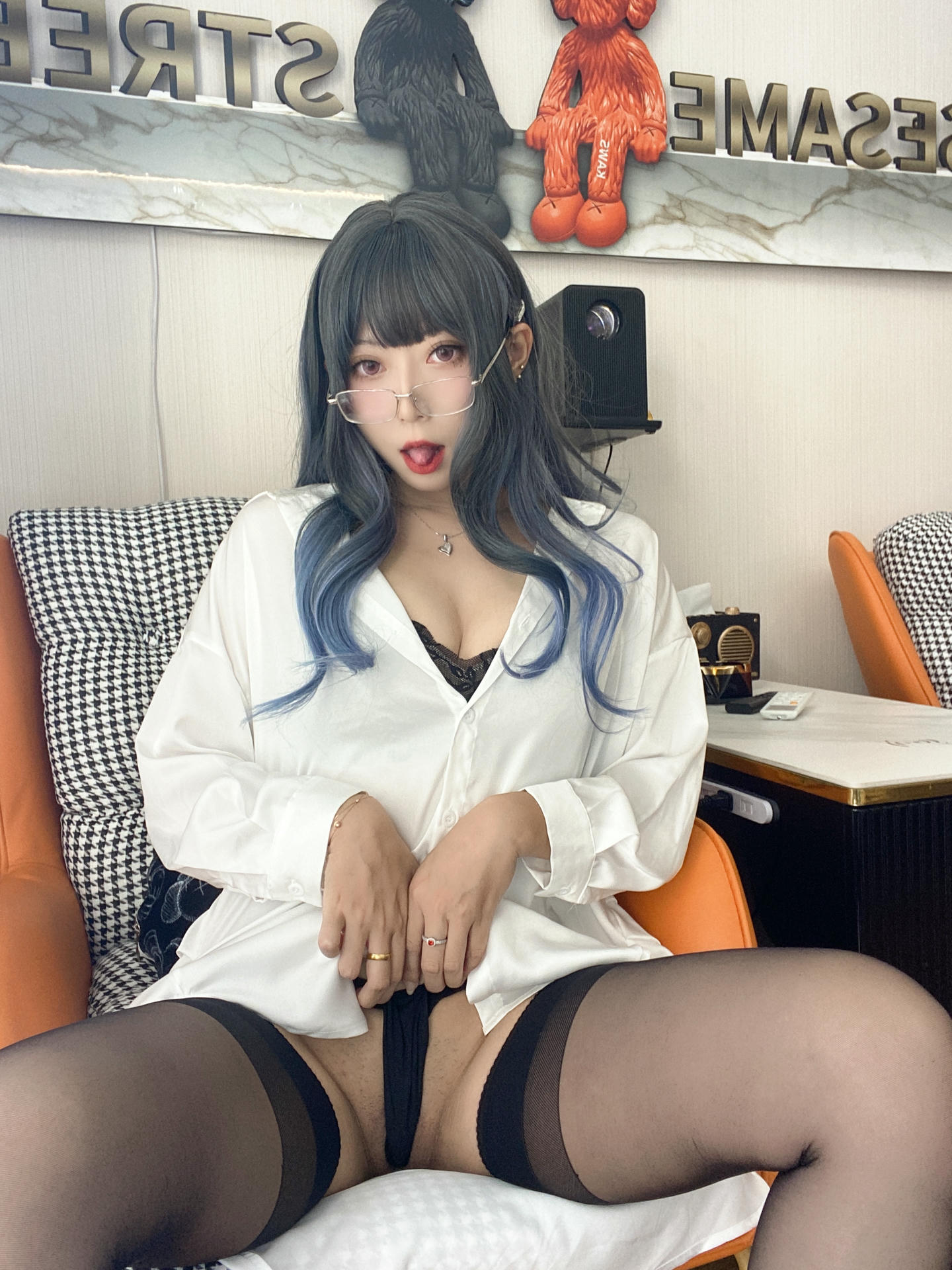 Money冷冷 NO.019 白衬衫 [84P2V 2.62GB]_第1集