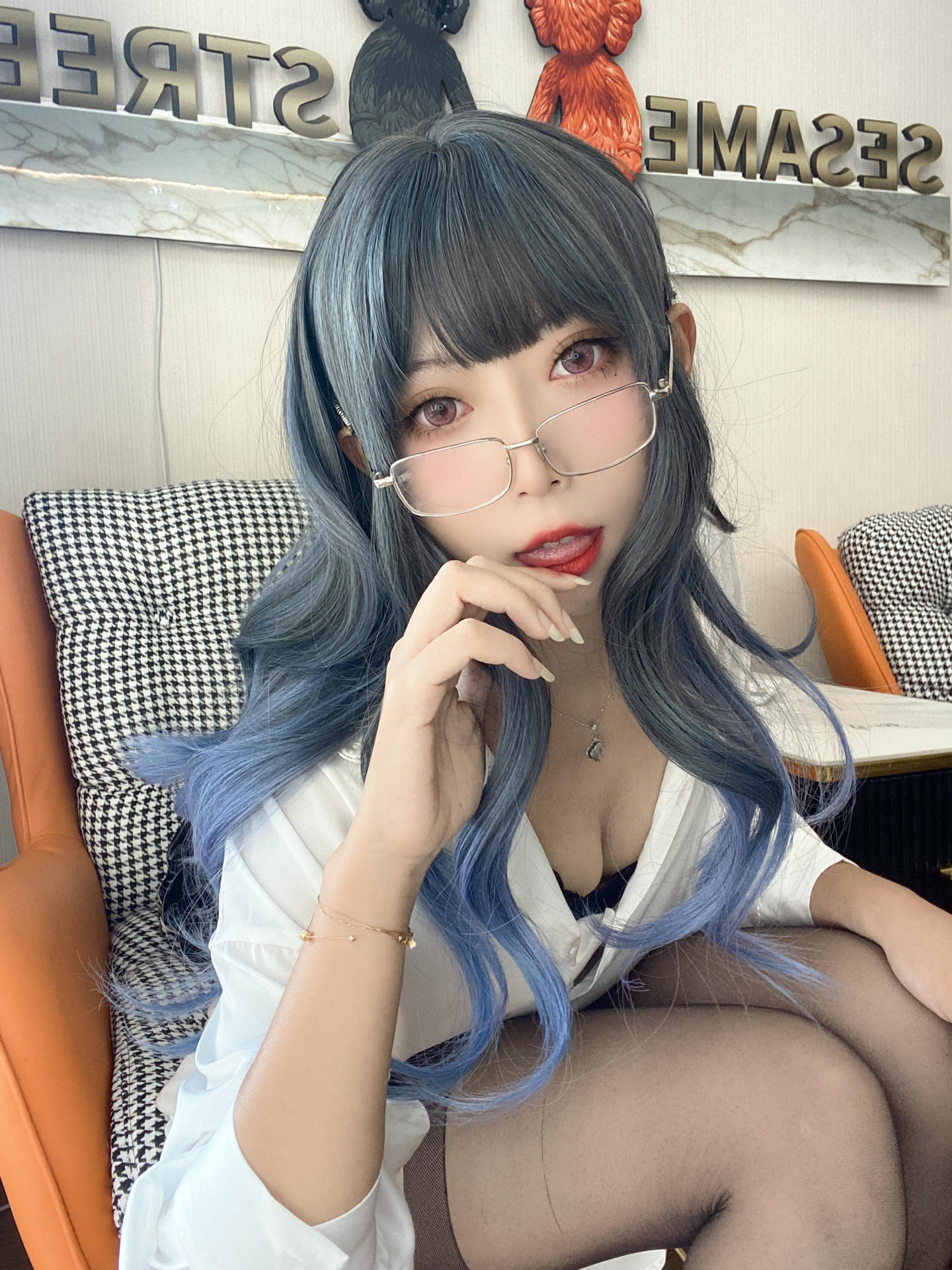 Money冷冷 NO.019 白衬衫 [84P2V 2.62GB]_第1集