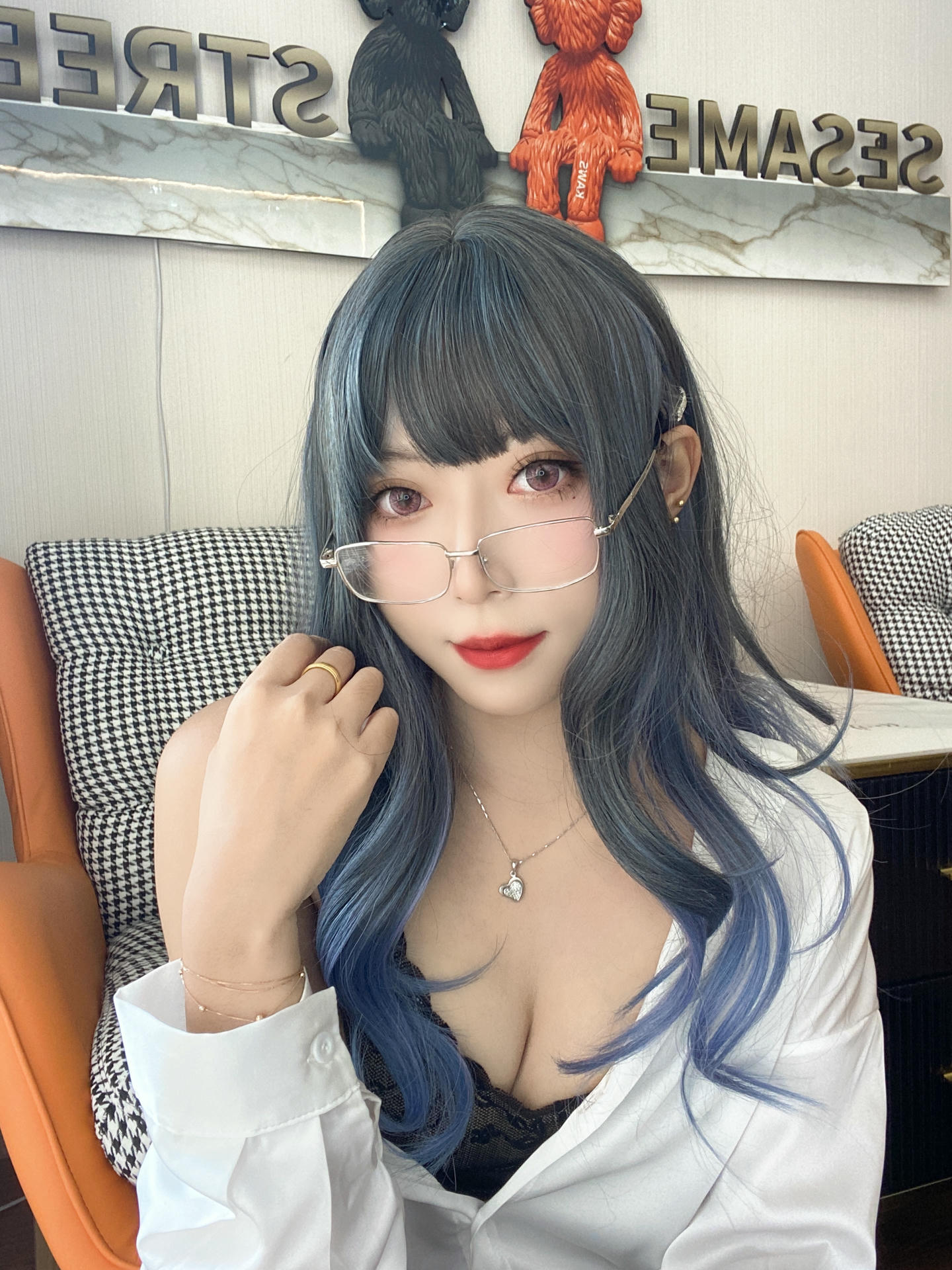 Money冷冷 NO.019 白衬衫 [84P2V 2.62GB]_第2集