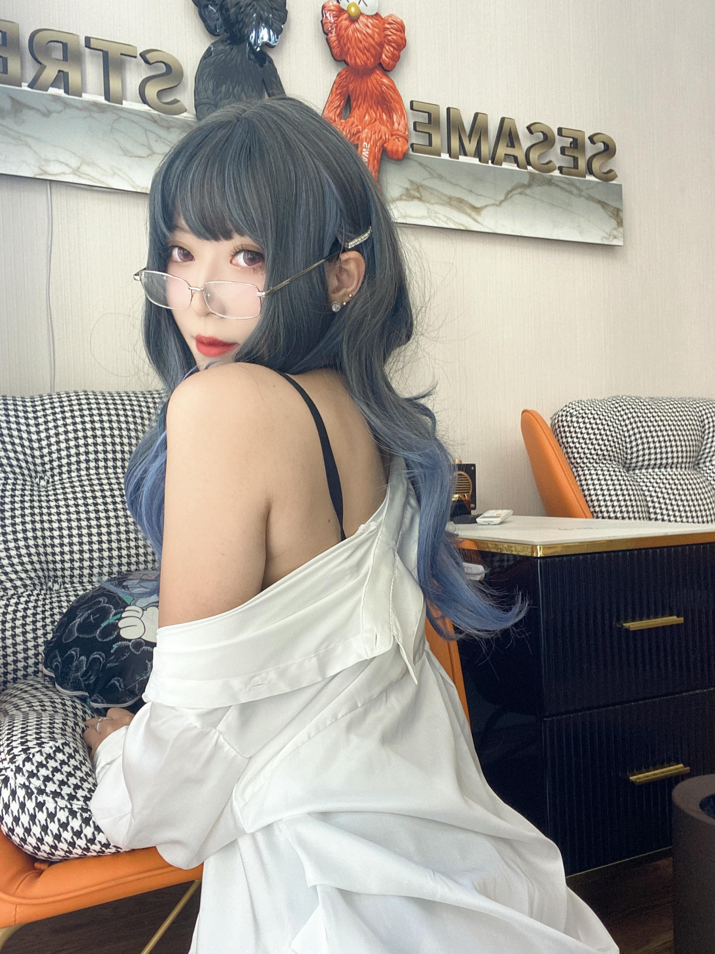 Money冷冷 NO.019 白衬衫 [84P2V 2.62GB]_第2集