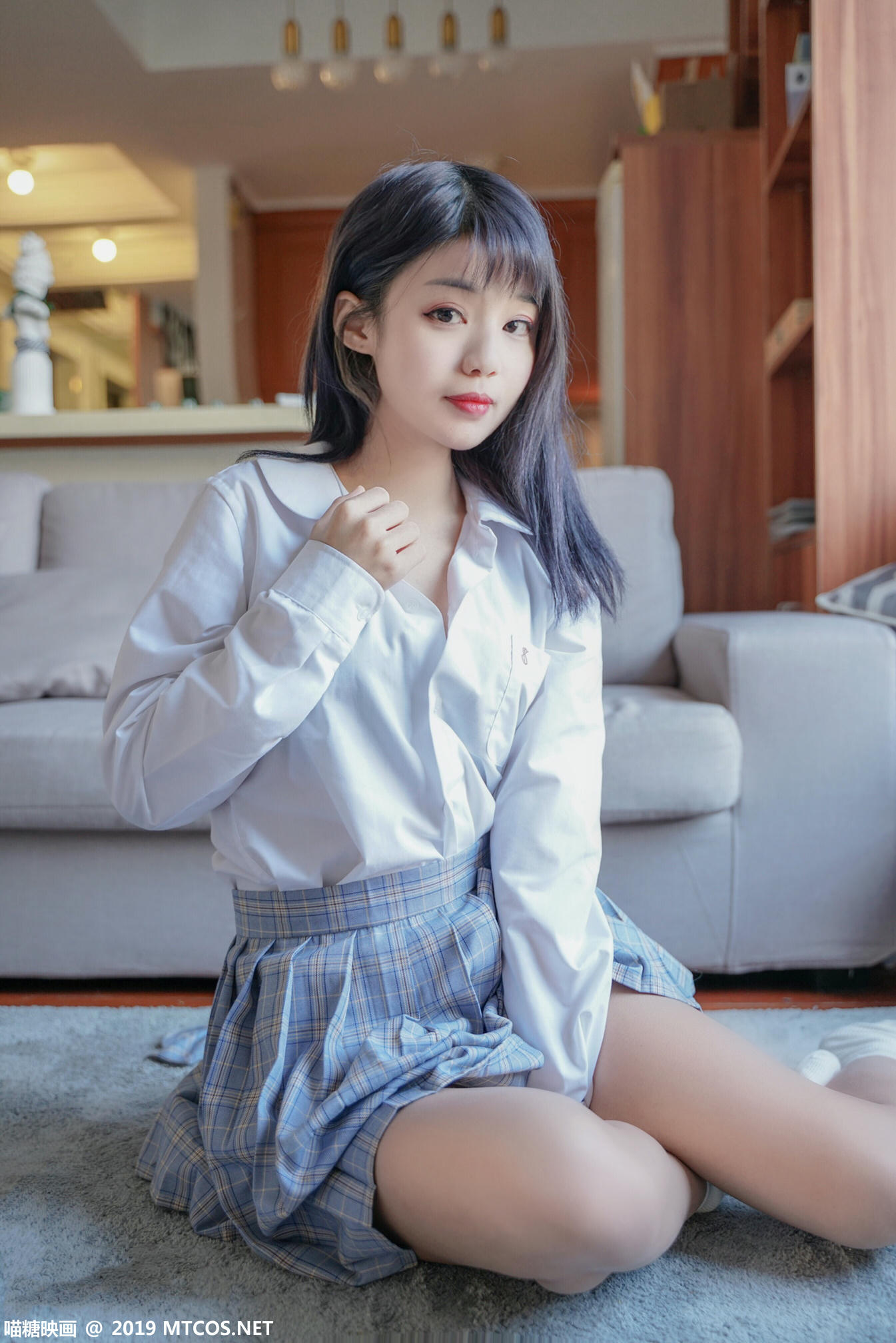 [喵糖映画] VOL.047 果腿制服裙[44P／384MB]_第1集