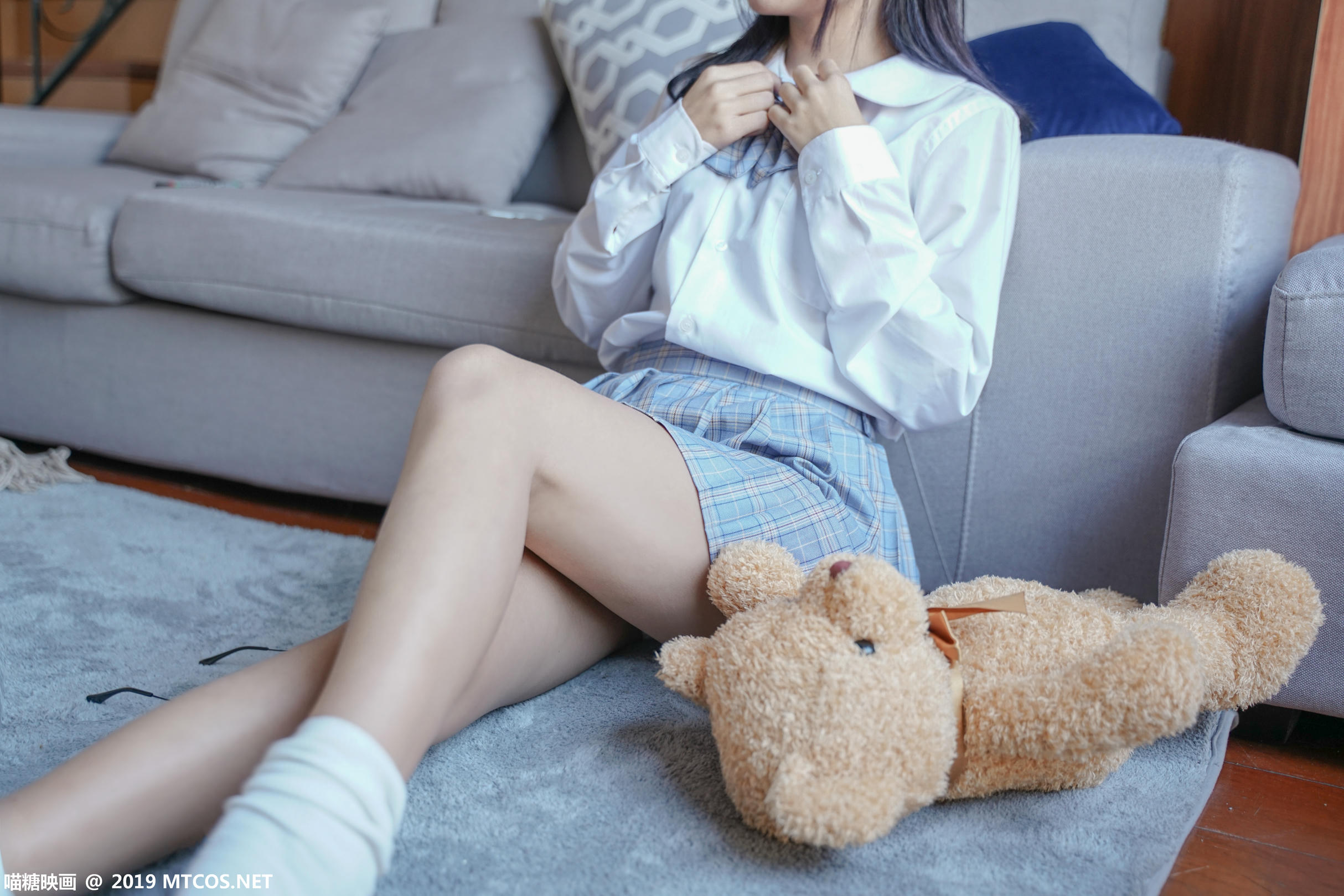 [喵糖映画] VOL.047 果腿制服裙[44P／384MB]_第1集