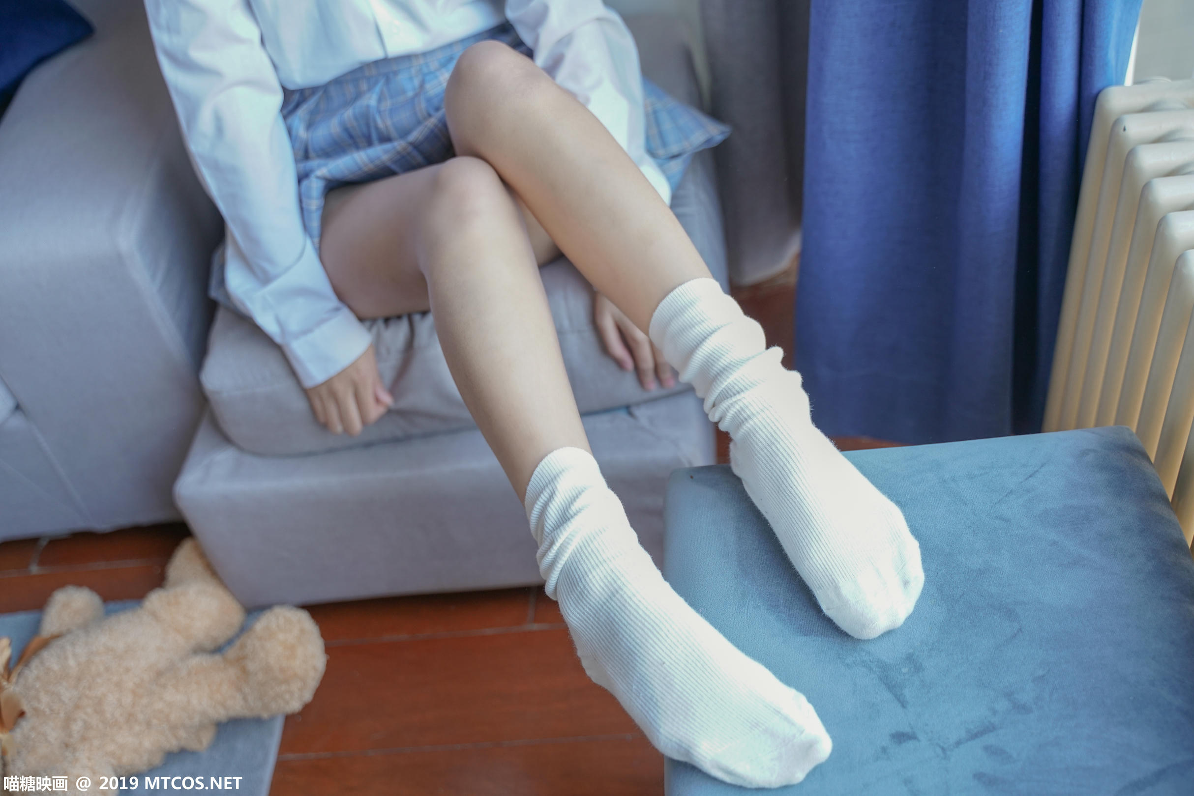 [喵糖映画] VOL.047 果腿制服裙[44P／384MB]_第1集