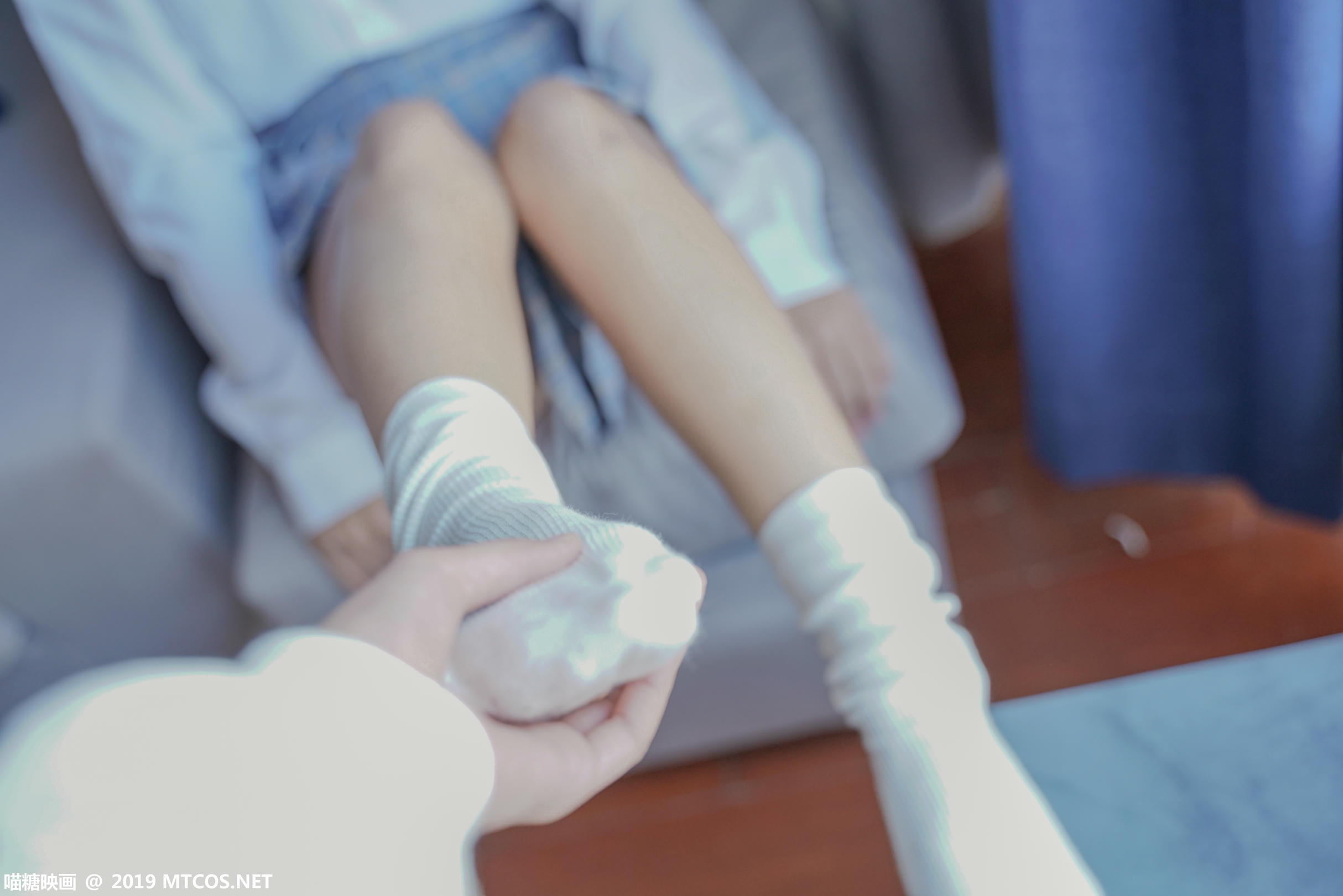 [喵糖映画] VOL.047 果腿制服裙[44P／384MB]_第1集